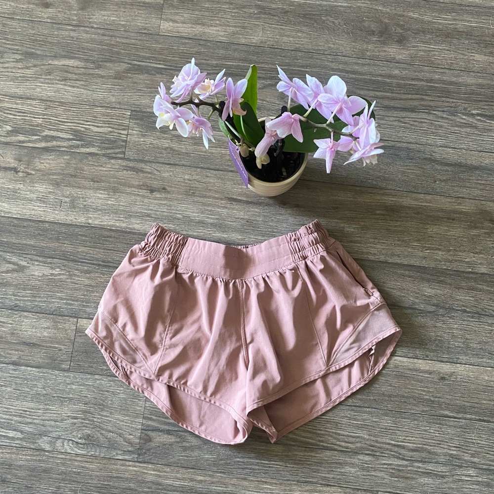 Lululemon Hotty Hot Shorts 2.5”